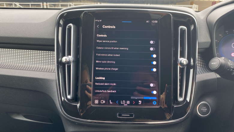 Volvo XC40 2.0 B4P Plus Dark 5dr Auto Petrol Estate